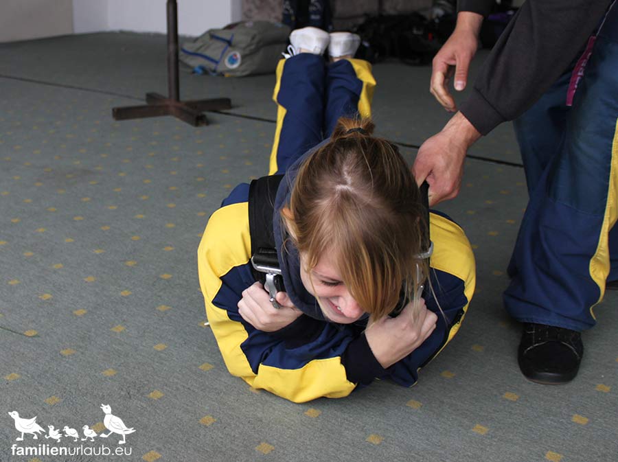 Trockenübung Fallschirmsprung