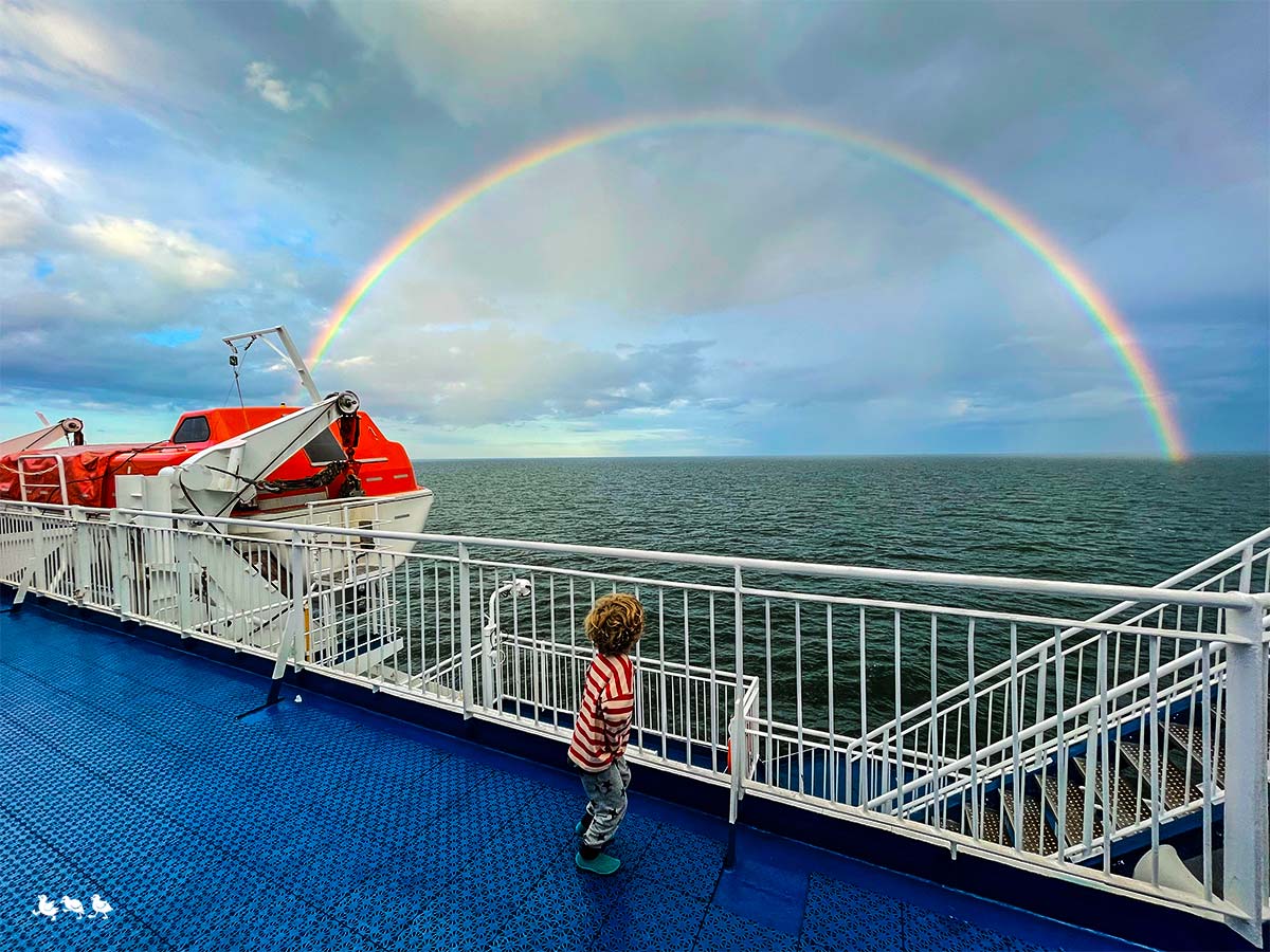 Fähre-Regenbogen